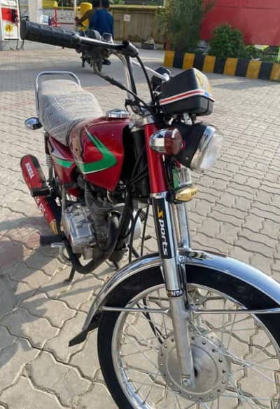 Honda 125 Bike For sale. WhatsApp number_"03487390292)