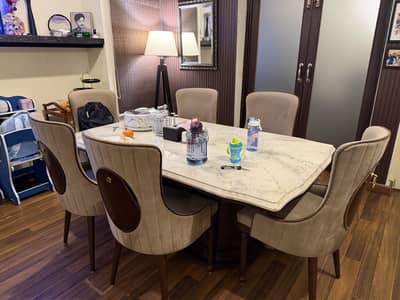 6 Seat Dinning table - 8 months used