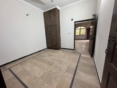 Family Room Ava For Rent at Dhoke Paracha