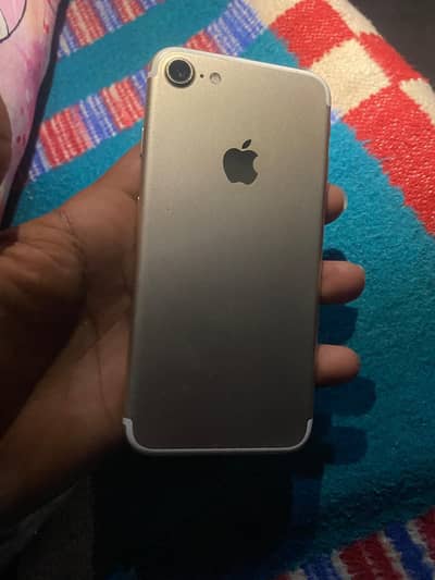 i phone 7 pta aproved 32gb  battery  health 75