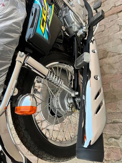 honda 125 only 450 km runing brand new open latter