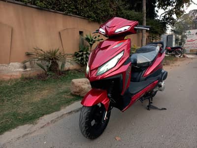 OW Motors Scooty 2021 model Scooty petrol 5500 km driven only like new