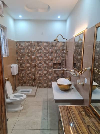 1 Kanal new type Full hous available for rent wapda Town ph1 block E1