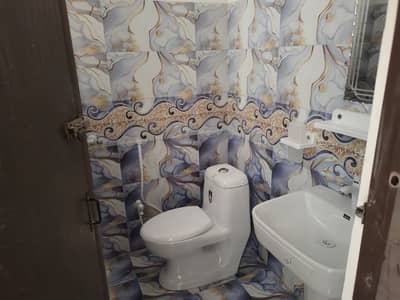 05 MARLA SECOND FLOOR PORTION AVAILABLE FOR RENT AT PRIME LOCATION IN KHAYABAN-E-ZAFAR