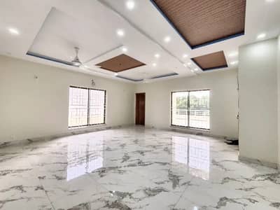 1 kanal Semi Commercial House for Offices