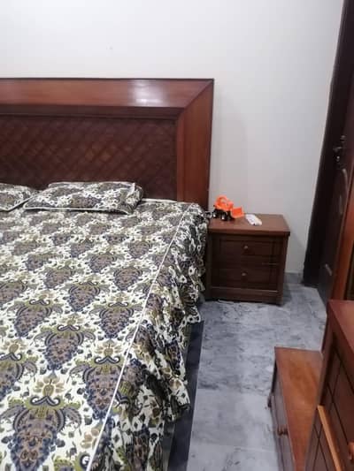 Bed set with dressing table for sale