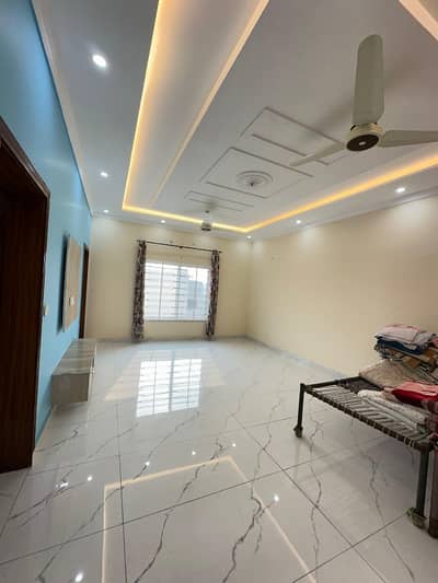 01 KANAL TILE FLOOR UPPER PORTIONS FOR RENT IN JOHAR TOWN LAHORE