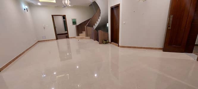 HOUSE FOR RENT IN F-7