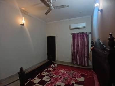 05 MARLA LOWER PORTION WITH GARAGE FOR RENT IN JOHAR TOWN LAHORE