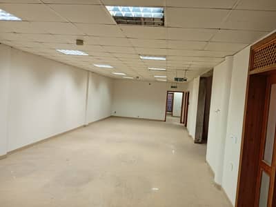 01 KANAL COMMERCIAL GROUND FLOOR WITH BASEMENT PARKING FOR RENT IN JOHAR TOWN LAHORE