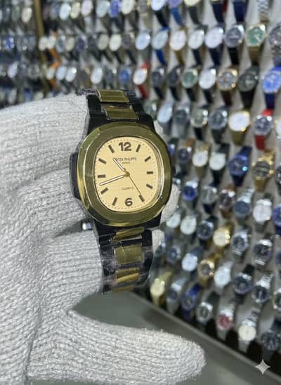 Stylish Men’s Quartz Watch – Black & Gold