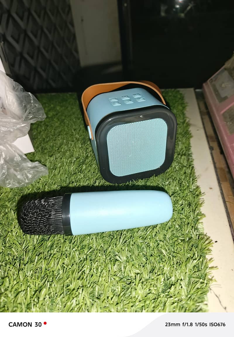 K12 Mini Audio Microphone Karaoke Family Wireless Bluetooth Speaker 0