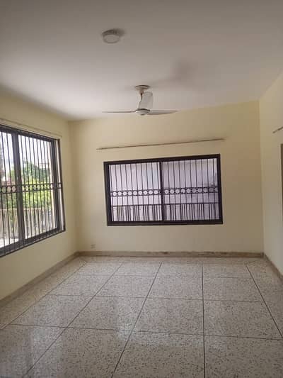 4 Bed Drawing Dining Tv Lounge Kitchen With Seperate Parking