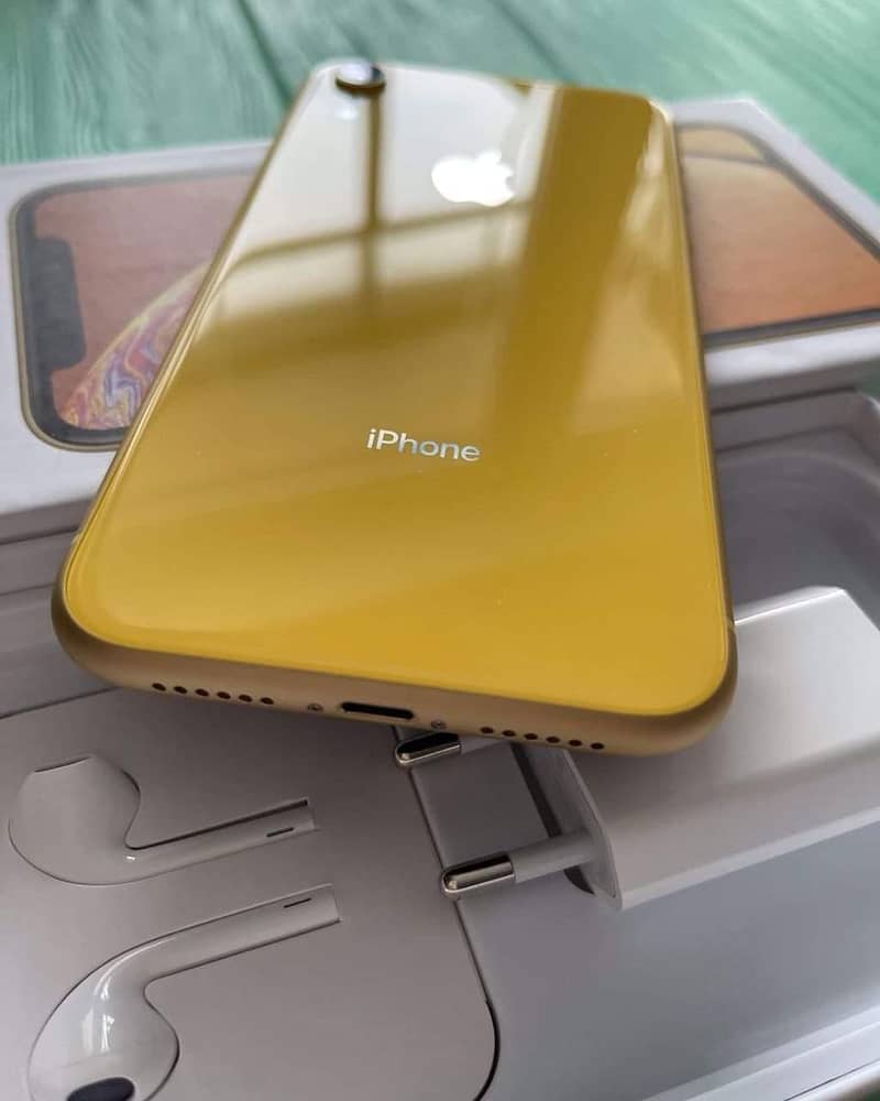 Iphone XR - Mobile Phones - 1109659926