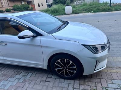 Hyundai Elantra 2022