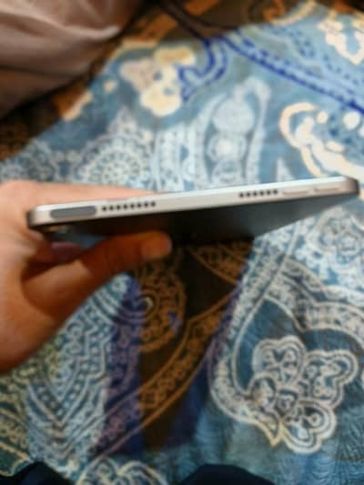 ipad air5. m1.64gb.     complete box