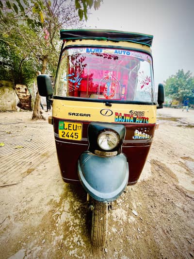 Auto Riksha 10 by 10 condition