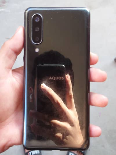 AQUOS ZERO BASIC 5G ONLY 3 LINES IN PANEL