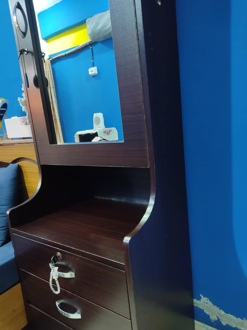 Dressing Table 3
