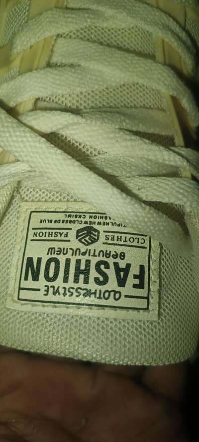 42 no JOGGERS SHOES CASUAL / CRICKET USED