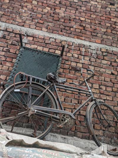 cycle hai or kuch kabar ki cheezy