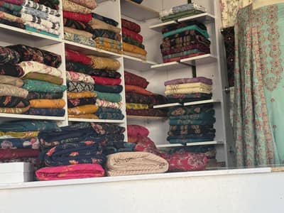 Ladies dresses online store hae live session or social media handling