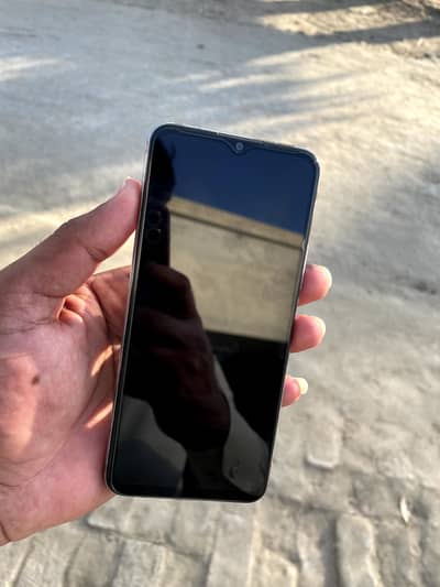 Vivo y20 mobile only one hand use box and charging majud hai 10by10