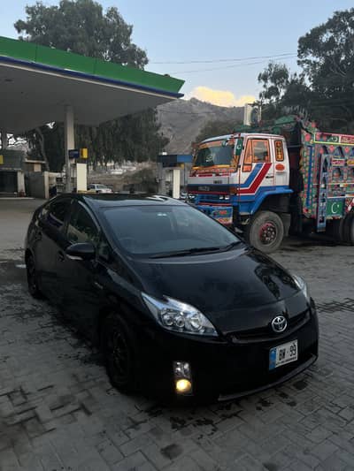 Prius 2011 Black colour Total geniune