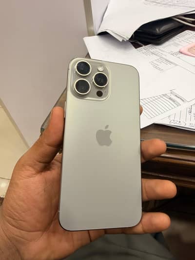 i phone 15 pro max 256gb natural Titanium