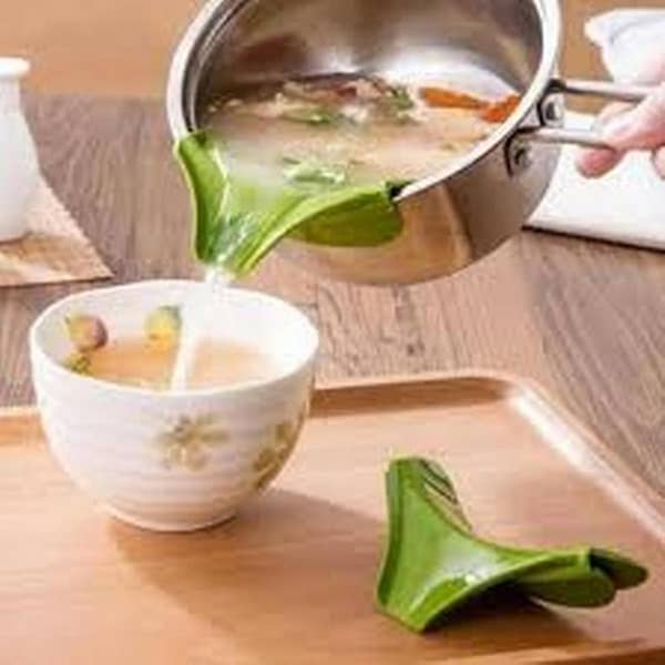 1PC Creative Anti-spill Silicone Slip On Pour Soup Oil Spout Funnel for Pots Pans and Bowls and Jars Kitchen Gadget Tool