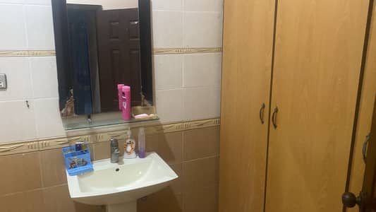 220 sqr yard ground portion available for Rent