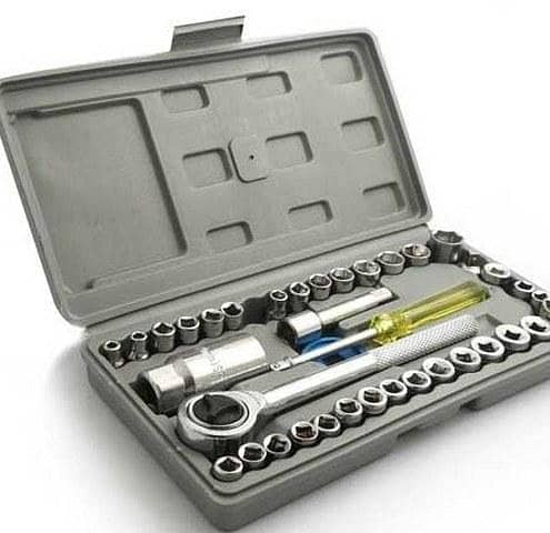 Aiwa 40-Piece Tool Kit in Silver