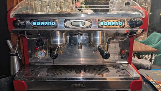 Double sided coffee machine