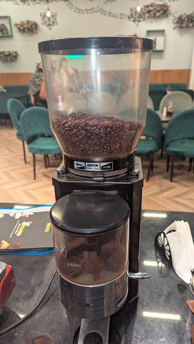 Coffee beans grinder