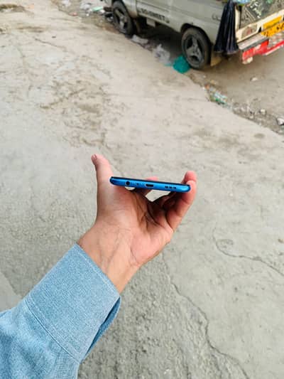 One Hand Used 10/10 4/64  official pta dual sim