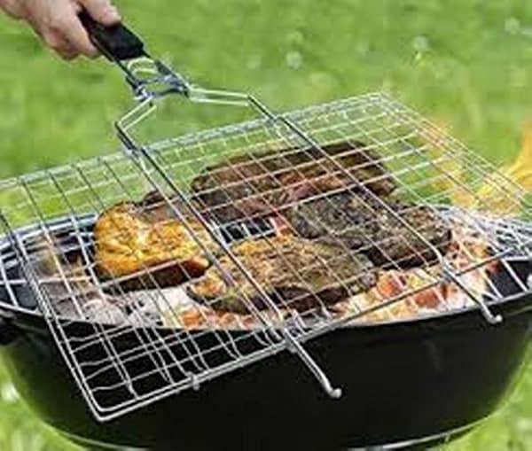 Stainless Steel BBQ Grill Basket with Removable Wooden Handle for Fish and Vegetables - Ideal for Grilling Steak, Shrimp, and More