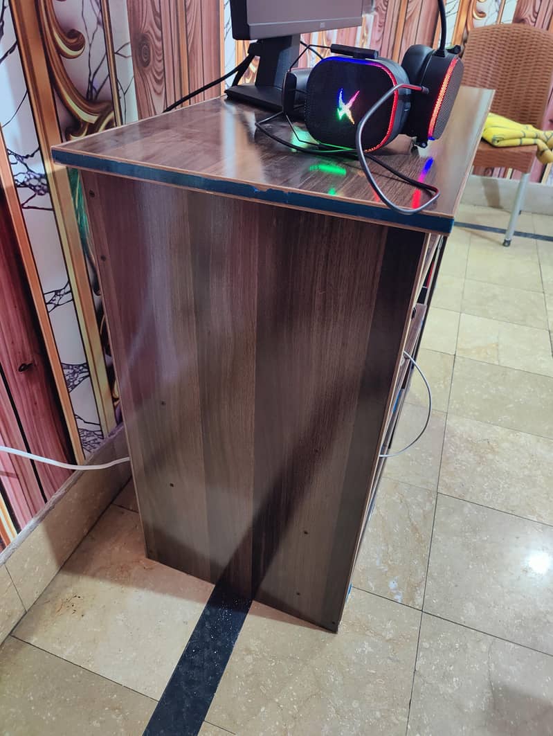 Computer and Study Table 1