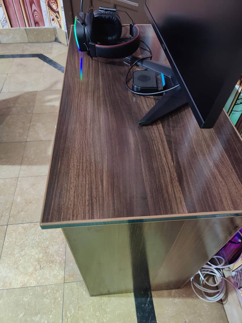 Computer and Study Table 3