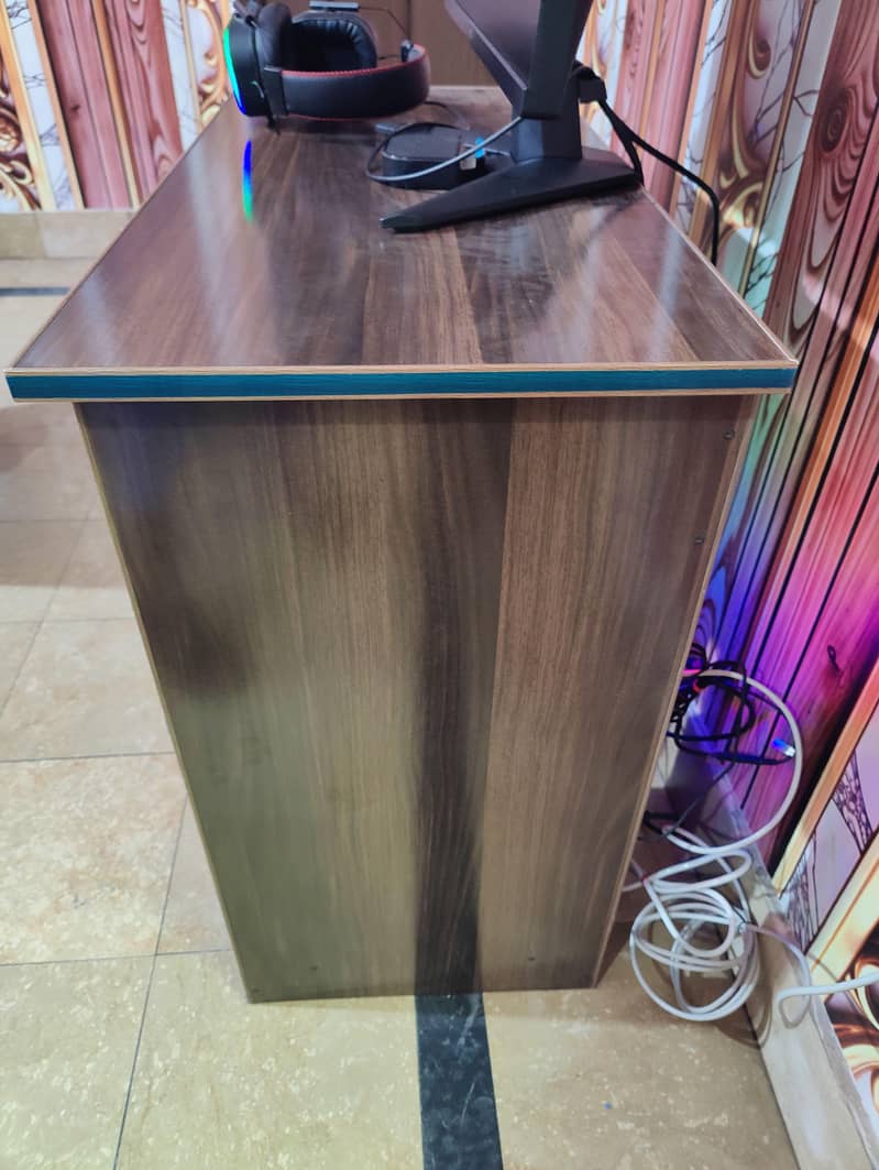 Computer and Study Table 4