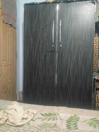 Almari for sell Arrjent black clur