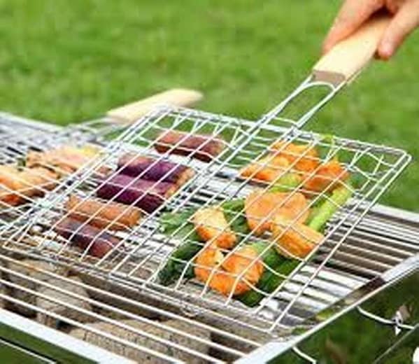 Stainless Steel BBQ Grill Basket with Removable Wooden Handle for Fish and Vegetables