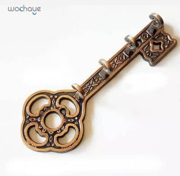 Wall-Mounted Cast Iron Key Holder with 4 Hooks in Key Design