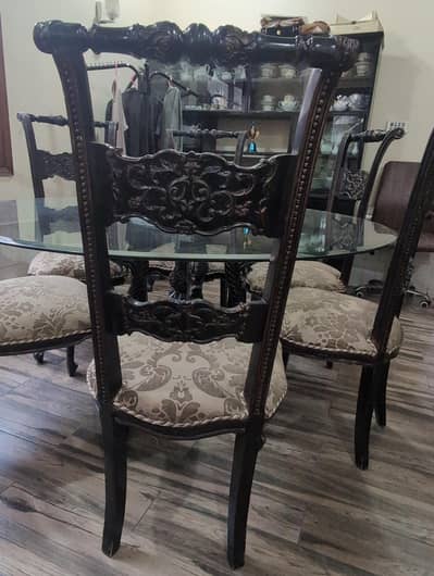 six chairs n dine table