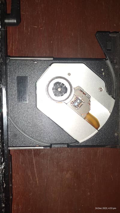  Fujitsu AH56/D Laptop – New Condition