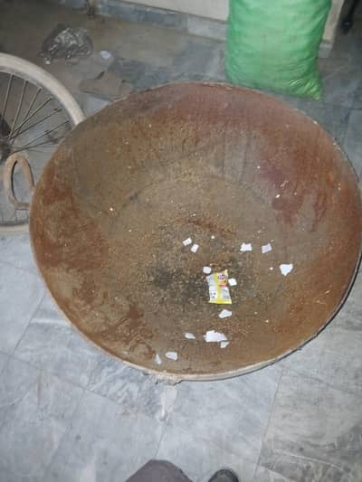 Iron karai 80 kg weight 5 man capacity