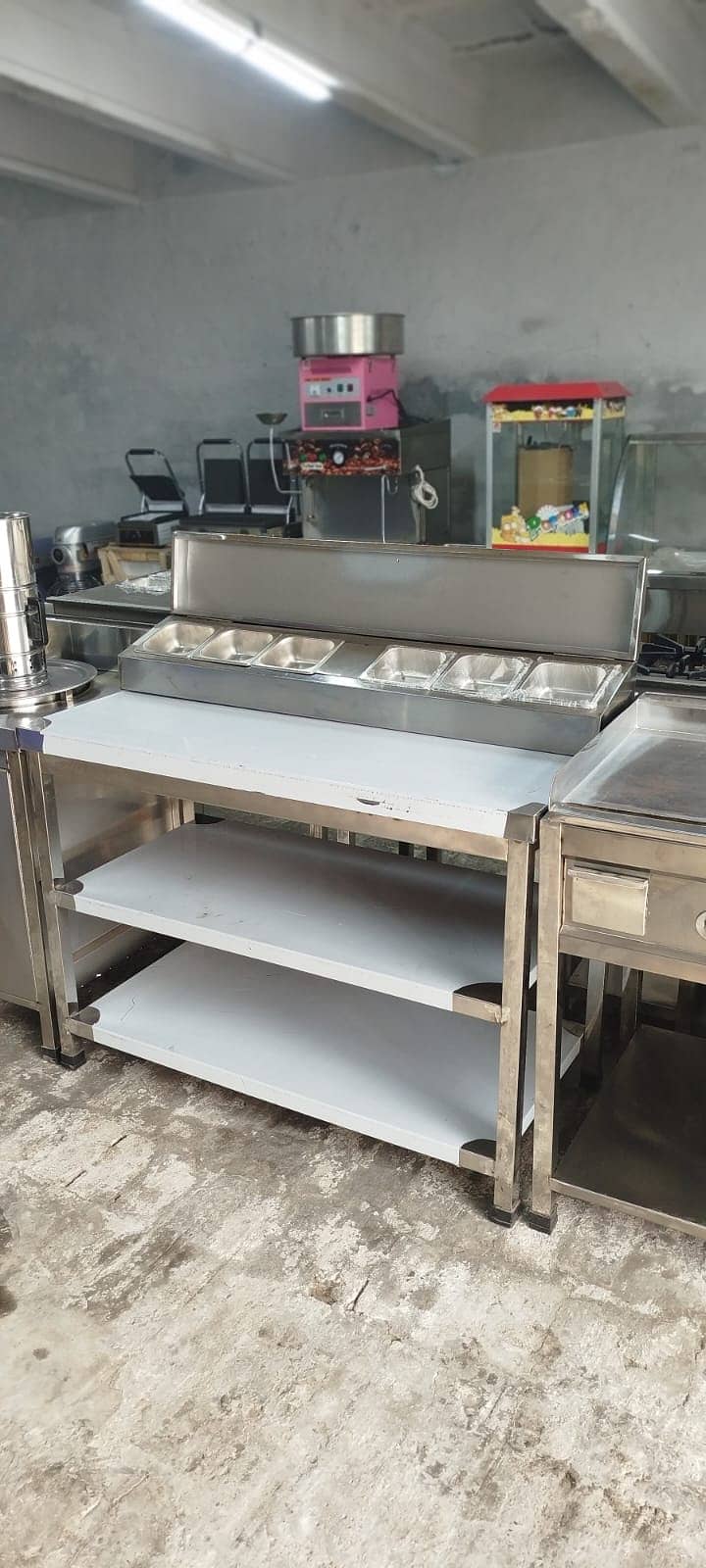 Topping table , preparation table 0