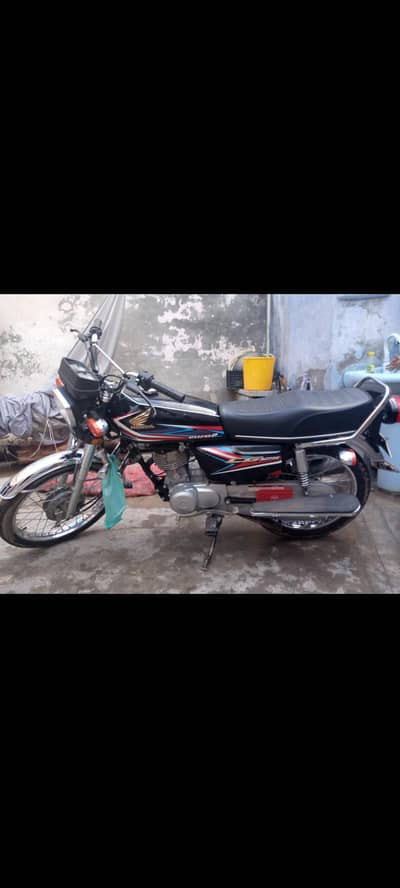 Honda 125 Black colour