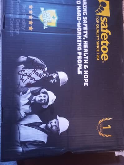 Safe toe safety shoes