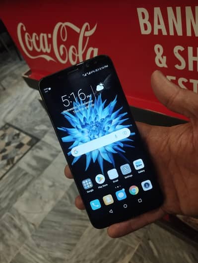 Huawei mate 10 lite 4GB 64GB thoda sa gilas break hai lekin pata nahin