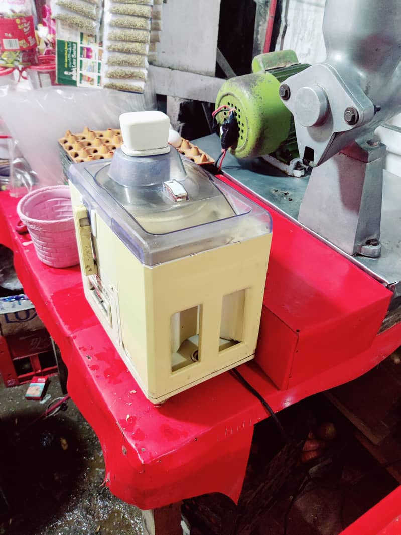 Juicing Machine 12